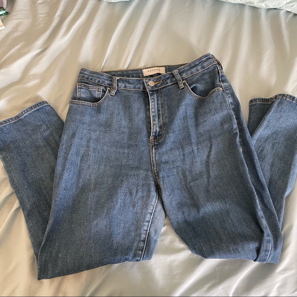 Passing blue mom jeans size 28